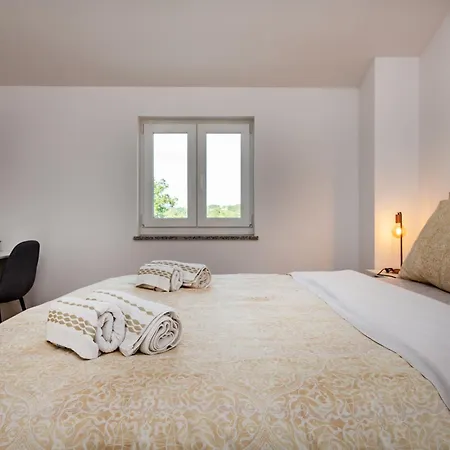 Laura, A Charming And Private Near The Sea Krapan