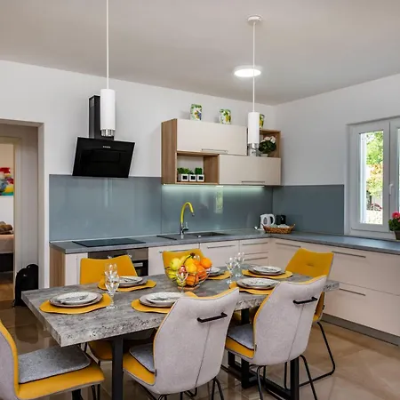 Сasa de vacaciones Laura, A Charming And Private Near The Sea