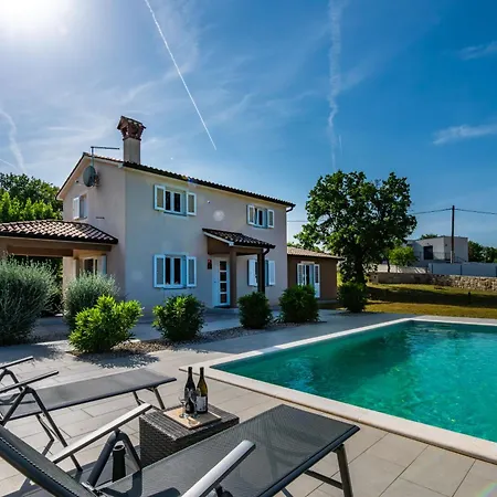 Сasa de vacaciones Laura, A Charming And Private Near The Sea Krapan