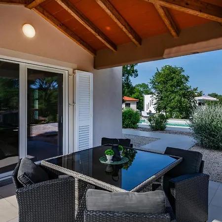 Сasa de vacaciones Laura, A Charming And Private Near The Sea Krapan