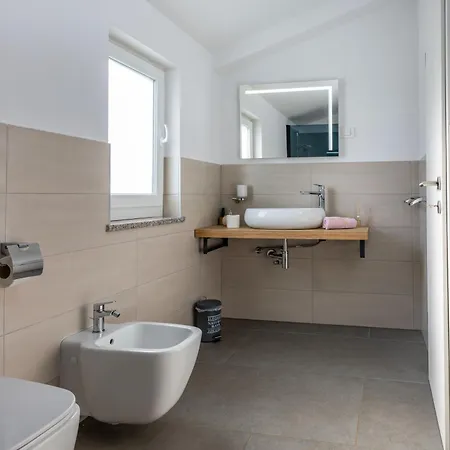 Сasa de vacaciones Laura, A Charming And Private Near The Sea