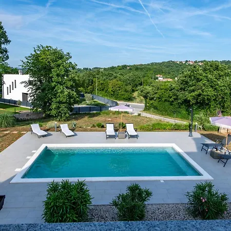 Laura, A Charming And Private Near The Sea Krapan