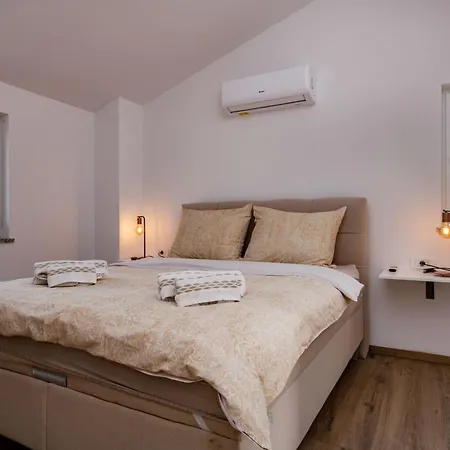 Laura, A Charming And Private Near The Sea